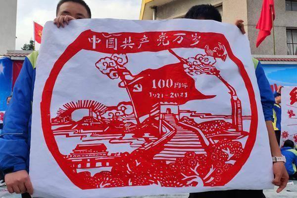 土匪涂友情:幼年丧父邻居劝他娘改嫁,发迹之后写红贴请邻居吃饭